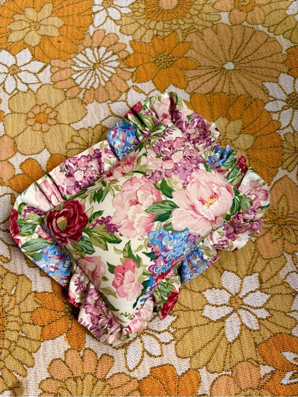 🎀🌸✨ Vintage 90s Grandmacore Ruffled Floral Pillow ✨🌸🎀
